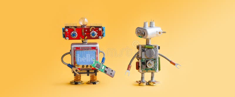 Роботы на желтой предпосылке 4-ая концепция автоматизации промышленного переворота Обслуживание компьютерного обслуживания, почин стоковые изображения Роботы на желтой предпосылке 4-ая концепция автоматизации промышленного переворота Обслуживание компьютерного обслуживания, почин стоковые изображения