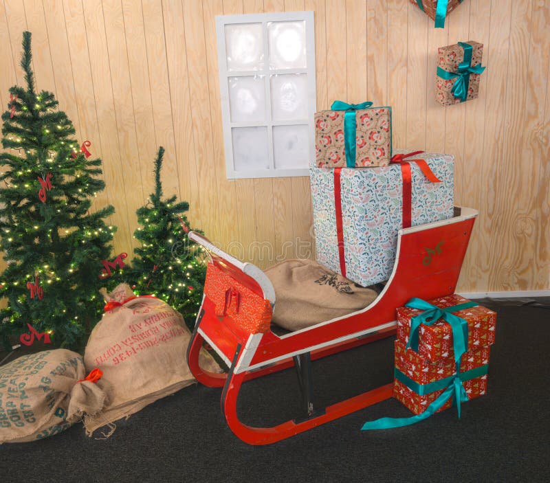 Christmas Sleigh With Bag, Sledge Sack Full Of pesents Xmas Kids Mails, Wishes List Delivery To Santa Claus For Present Gifts Toys. Christmas Sleigh With Bag, Sledge Sack Full Of pesents Xmas Kids Mails, Wishes List Delivery To Santa Claus For Present Gifts Toys.