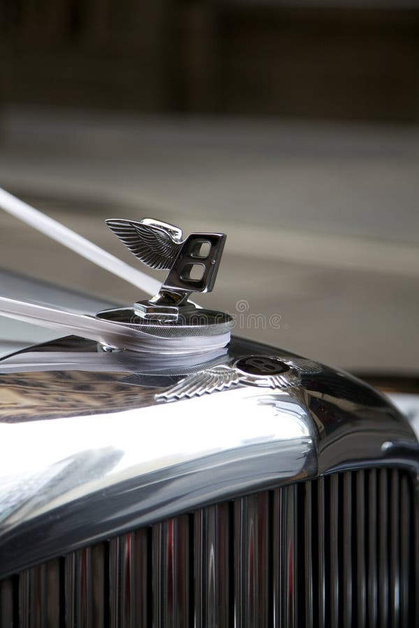 роскошь автомобиля bentley классицистическая handcrafted стоковые изображения роскошь автомобиля bentley классицистическая handcrafted стоковые изображения