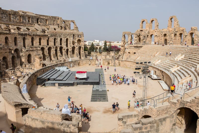 Руины самого большого амфитеатра в Северной Африке, El Jem, Тунисе стоковая фотография Руины самого большого амфитеатра в Северной Африке, El Jem, Тунисе стоковая фотография