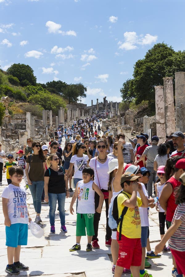 Руины старого античного города Ephesus здание библиотеки Celsus, виски амфитеатра и столбцы Выбранный f стоковые изображения rf Руины старого античного города Ephesus здание библиотеки Celsus, виски амфитеатра и столбцы Выбранный f стоковые изображения rf