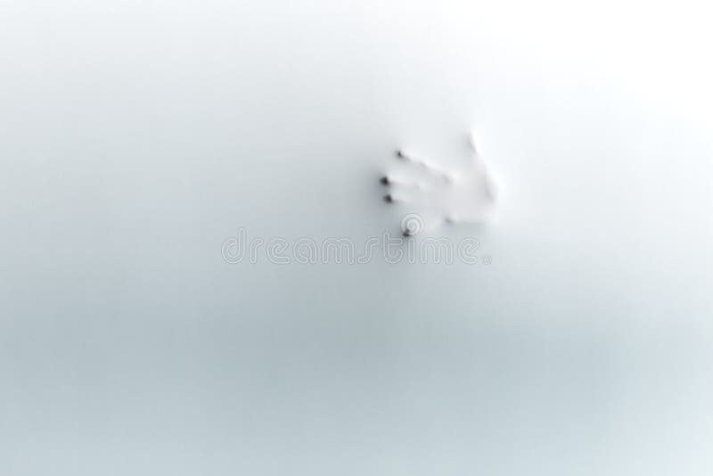 Рука женщины за полиэтиленом стоковая фотография Рука женщины за полиэтиленом стоковая фотография