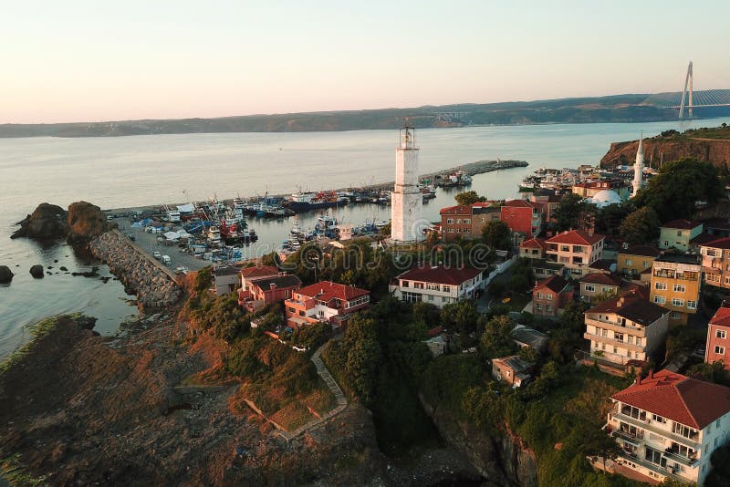 Румели Фенери, румелианский маяк в деревне Гарипче Отель Garipce расположен у входа в Босфор на Черном море. стоковая фотография Румели Фенери, румелианский маяк в деревне Гарипче Отель Garipce расположен у входа в Босфор на Черном море. стоковая фотография