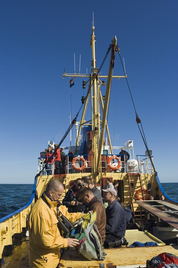 Рыбацкая лодка на море Wadden стоковые фотографии rf Рыбацкая лодка на море Wadden стоковые фотографии rf