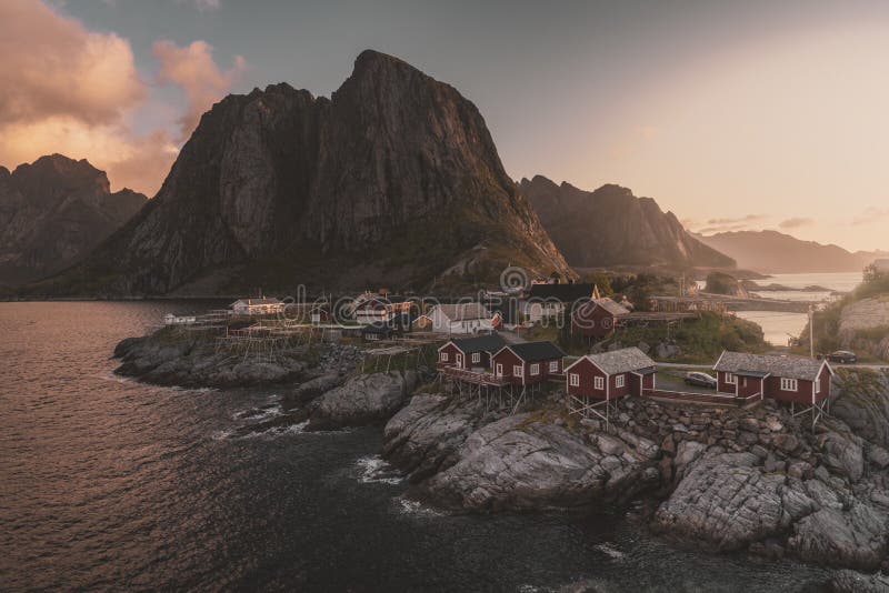 Рыбацкий поселок Reine в островах Lofoten, Норвегии стоковое фото Рыбацкий поселок Reine в островах Lofoten, Норвегии стоковое фото