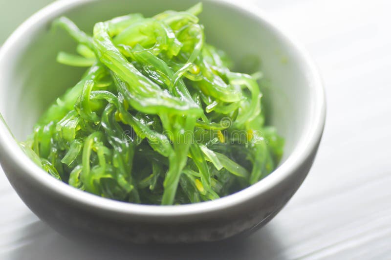 Салат морской водоросли или Chuka Wakame, японская еда стоковые фотографии rf Салат морской водоросли или Chuka Wakame, японская еда стоковые фотографии rf