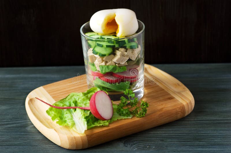 Салат свежего овоща в стекле
