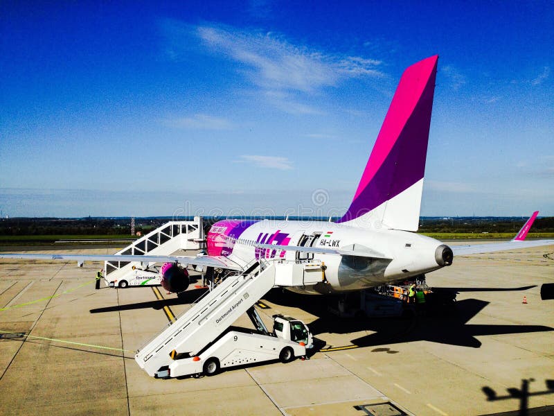 Самолет Wizzair стоковое изображение rf Самолет Wizzair стоковое изображение rf