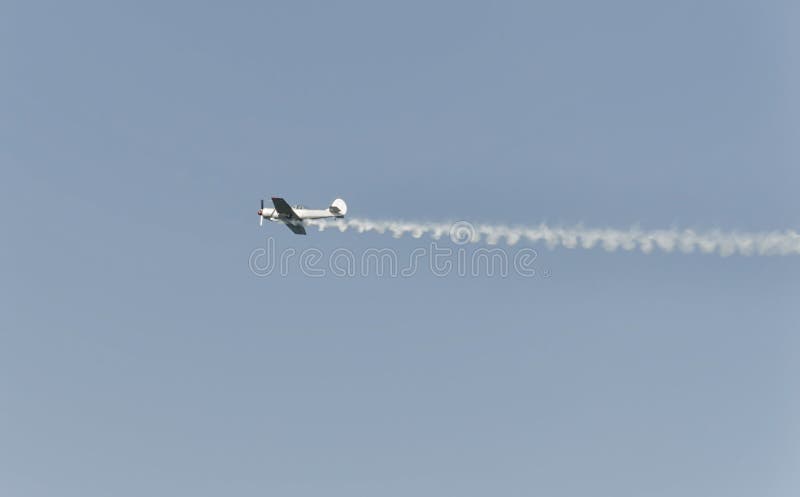 Самолет выполняет на airshow стоковые изображения Самолет выполняет на airshow стоковые изображения