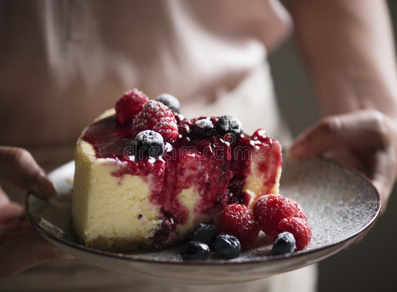 Свежая идея рецепта фотографии еды cheescake ягоды стоковые фото