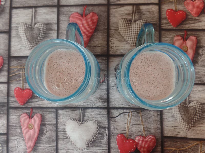 Свеже сделанные smoothies плодоовощ в стекле стоковые изображения Свеже сделанные smoothies плодоовощ в стекле стоковые изображения