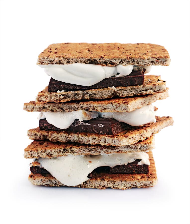 Свежие домодельные smores с зефирами, шоколадом и шутихами graham стоковое фото rf Свежие домодельные smores с зефирами, шоколадом и шутихами graham стоковое фото rf