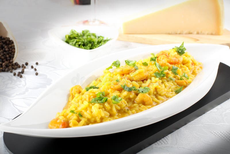 свежий шримс шафрана risotto стоковые фото