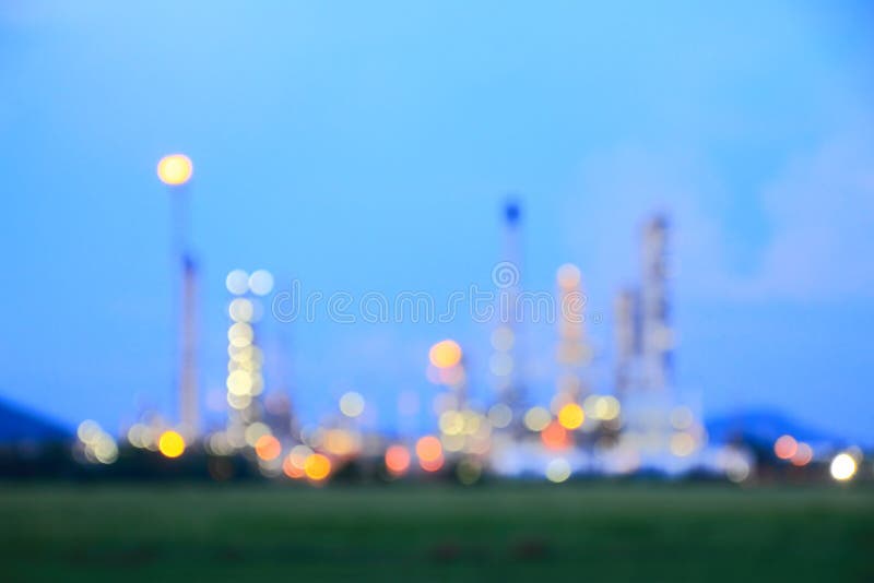 Свет запачканный конспектом петрохимического завода нефтеперерабатывающего предприятия стоковые фотографии rf Свет запачканный конспектом петрохимического завода нефтеперерабатывающего предприятия стоковые фотографии rf