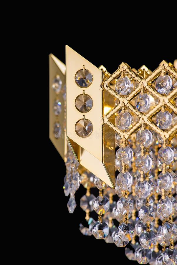 Свет люстры в интерьере, конце-вверх люстры Chrystal кристаллическая часть от люстры, люстры, освещения, оборудования, роскошь стоковые фотографии rf