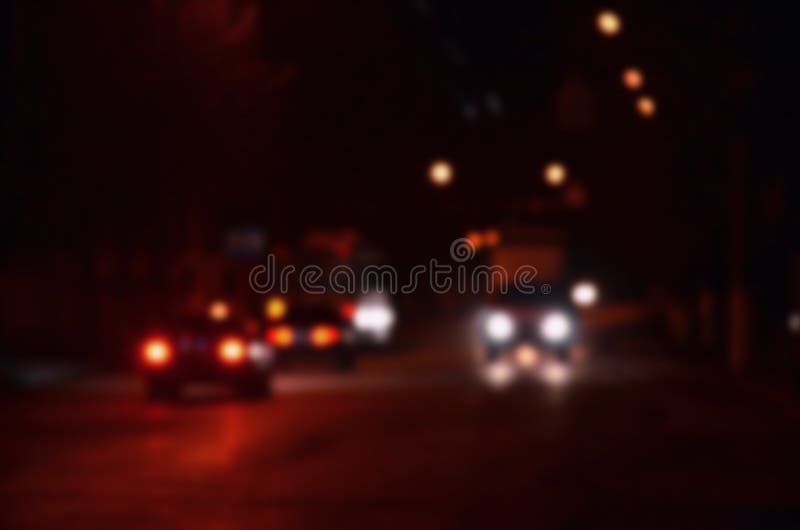 Света ночей большого города, запачканного бульвара ночи с светофорами bokeh и фар причаливая автомобиля стоковое фото rf Света ночей большого города, запачканного бульвара ночи с светофорами bokeh и фар причаливая автомобиля стоковое фото rf