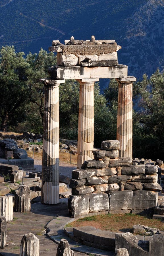 святилище pronaia Афины delphi Греции стоковые изображения rf