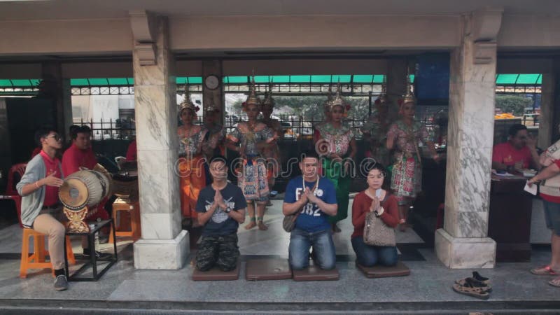 Святыня Erawan в Бангкоке где бомба была засажена