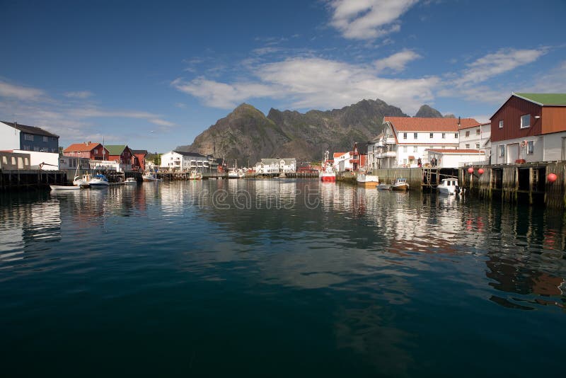 село Норвегии henningsvaer
