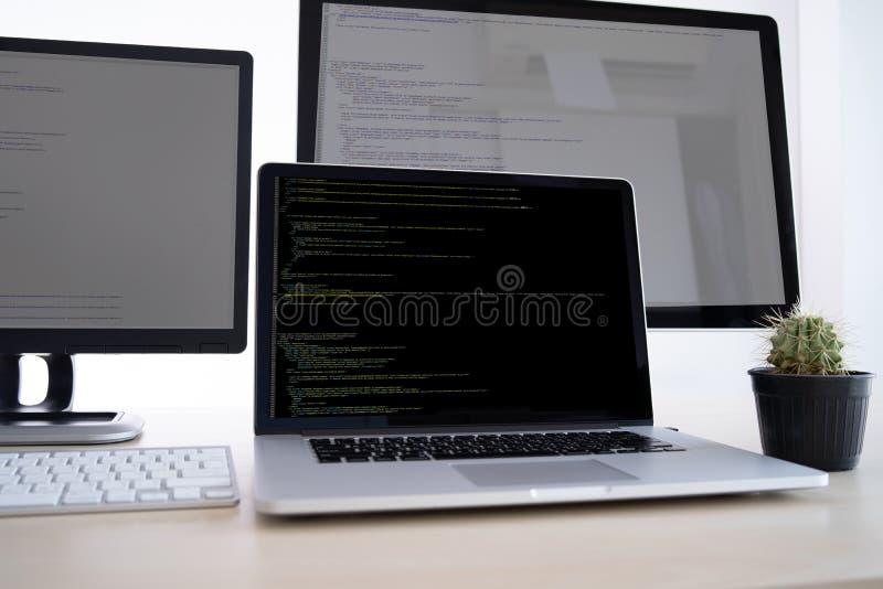Сеть Desig технологий программиста работая превращаясь программируя стоковое изображение Сеть Desig технологий программиста работая превращаясь программируя стоковое изображение