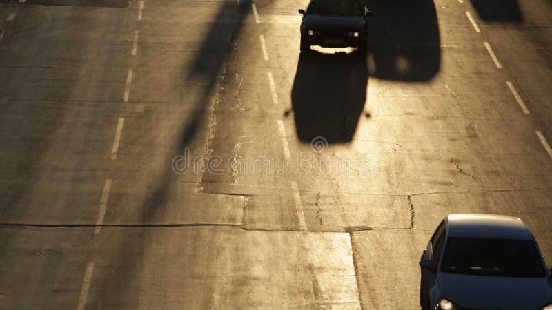Силуэт улицы автомобилей затора движения видеоматериал