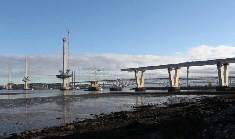 Скрещивание Queensferry под конструкцией стоковые фото Скрещивание Queensferry под конструкцией стоковые фото