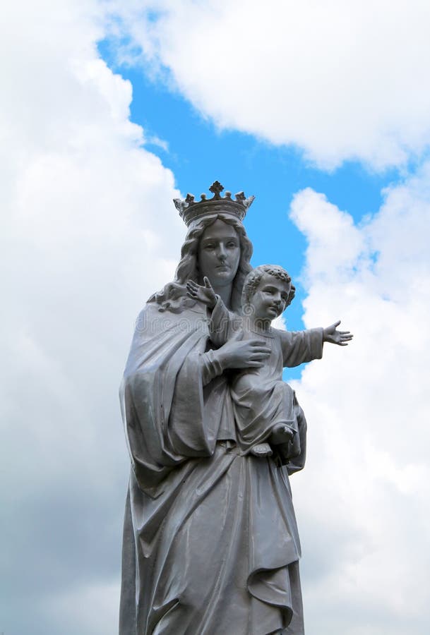 Скульптура Mary с ребенком стоковое фото Скульптура Mary с ребенком стоковое фото