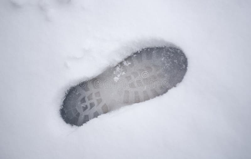 Следы ноги на снеге в холодной зиме доказательство человеческой деятельности стоковые изображения Следы ноги на снеге в холодной зиме доказательство человеческой деятельности стоковые изображения