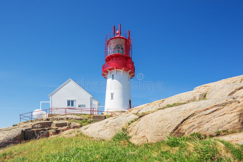 Смотреть вверх на маяке Lindesnes стоковое фото Смотреть вверх на маяке Lindesnes стоковое фото