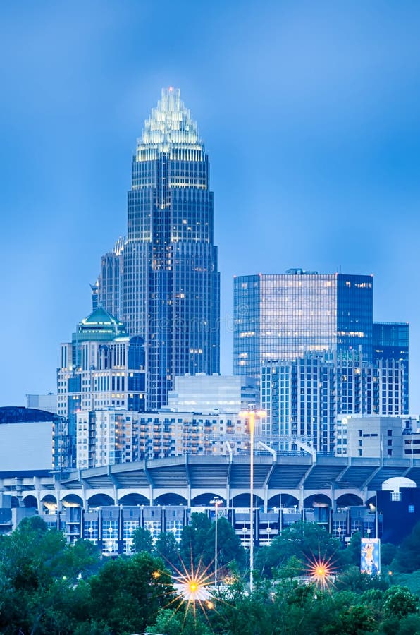 Смотрящ charlotte район города ферзя финансовый от di стоковые изображения