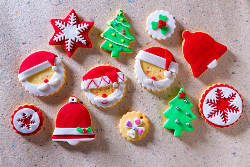 Снежинка Санты дерева Xmas печений рождества на рециркулированной бумаге стоковая фотография Снежинка Санты дерева Xmas печений рождества на рециркулированной бумаге стоковая фотография