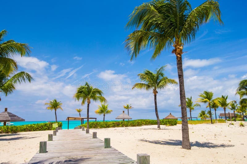 Сногсшибательный белый пляж в турках и Caicos на Вест-Инди