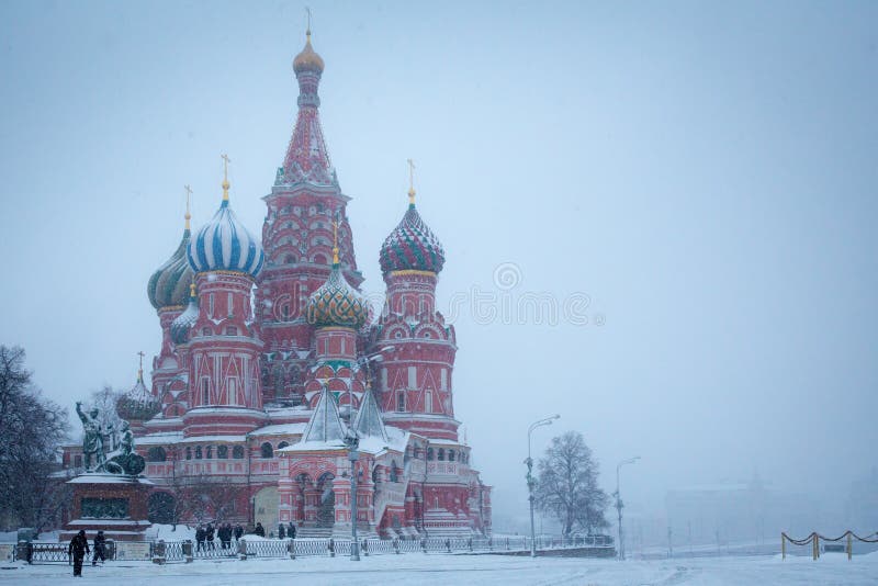 Собор базилика Святого благословленное на красной площади зимы, Москве, России стоковое фото rf