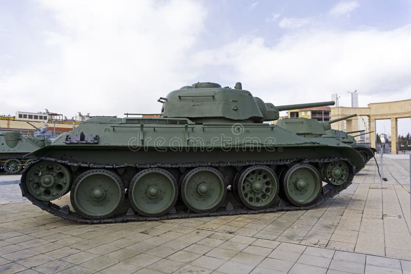 Советская модель 1943 танка средства T-34-76 в музее воинского оборудования стоковые изображения Советская модель 1943 танка средства T-34-76 в музее воинского оборудования стоковые изображения
