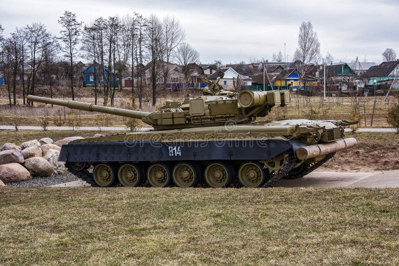 Советское воинское оборудование Танк T-80BV Экспозиция soldie стоковое изображение Советское воинское оборудование Танк T-80BV Экспозиция soldie стоковое изображение