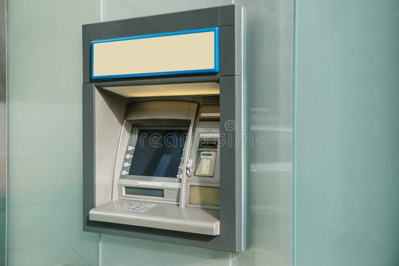 Современная машина ATM улицы для разведения денег и других финансовых операций стоковое изображение rf Современная машина ATM улицы для разведения денег и других финансовых операций стоковое изображение rf