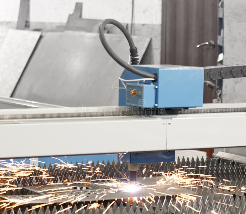 Современный лист инструментального металла лазера плазмы CNC стоковые изображения rf Современный лист инструментального металла лазера плазмы CNC стоковые изображения rf