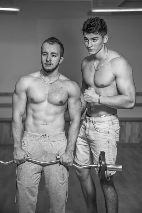 Спорт укомплектовывают личным составом в спортзале стоковая фотография rf Спорт укомплектовывают личным составом в спортзале стоковая фотография rf