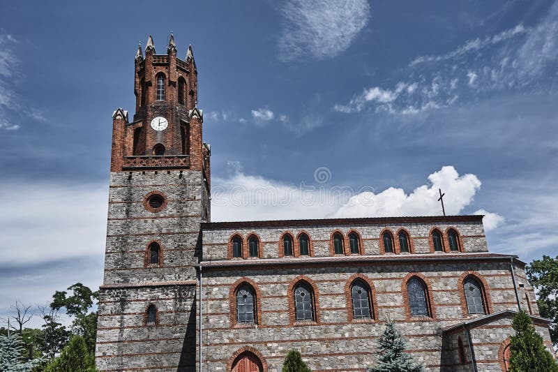 Средневековое, каменное clocktower ведьмы церков стоковые изображения Средневековое, каменное clocktower ведьмы церков стоковые изображения