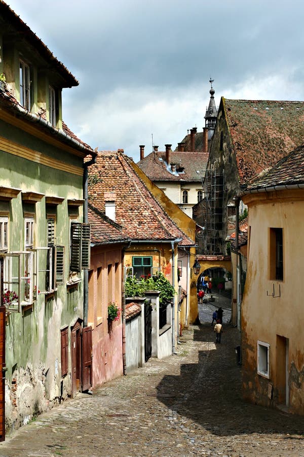 средневековое transilvania улицы sighisoarea стоковые фото средневековое transilvania улицы sighisoarea стоковые фото
