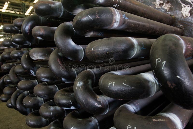 Стальные трубки теплообменника водонагревателей боилере в качестве фона ...