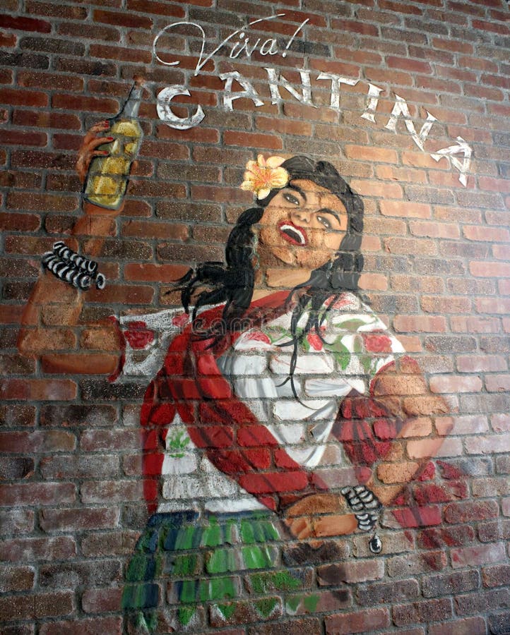 Старая кирпичная стена выдержанная в ресторане с картиной улыбаясь cantinas Saratoga Спрингс в нью-йорке 2020 женщины стоковые фотографии rf