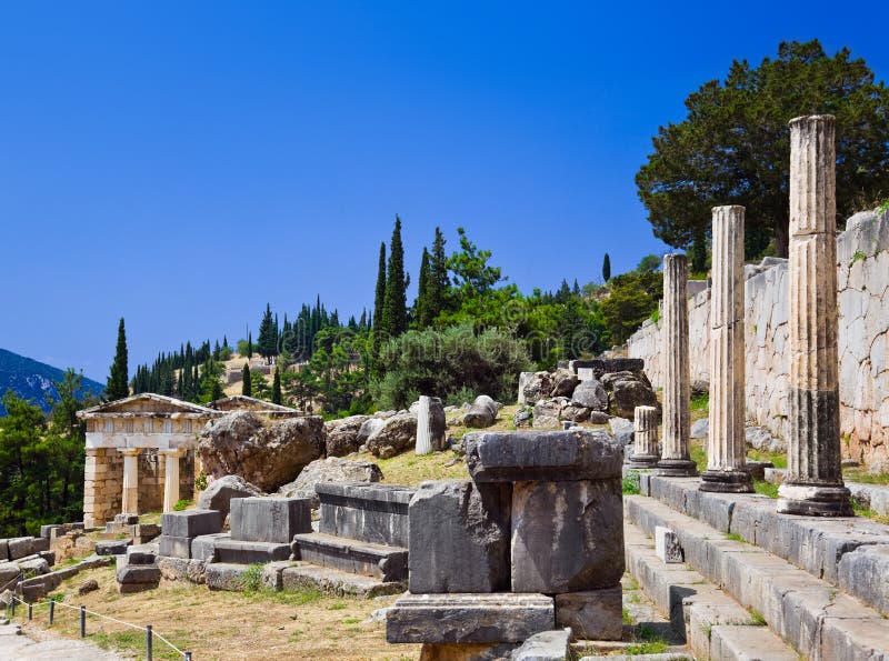 стародедовские руины delphi Греции города стоковые изображения