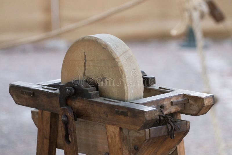 Старое точило для точить ножи Абразивный диск на старой Стоковое Фото ...