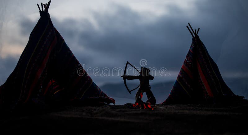 Старый teepee коренного американца в пустыне стоковое фото Старый teepee коренного американца в пустыне стоковое фото