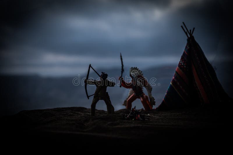 Старый teepee коренного американца в пустыне стоковые изображения rf Старый teepee коренного американца в пустыне стоковые изображения rf