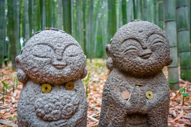 Статуи Jizo в лесе Arashiyama бамбуковом, Киото, Японии стоковое фото Статуи Jizo в лесе Arashiyama бамбуковом, Киото, Японии стоковое фото