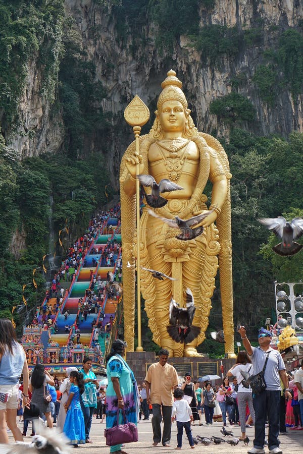 Статуя Murugan, пещера Batu, Selangor, Малайзия стоковые изображения rf Статуя Murugan, пещера Batu, Selangor, Малайзия стоковые изображения rf
