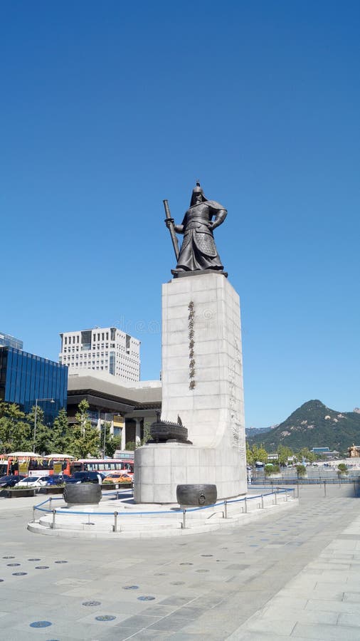 Статуя адмирала Yi Sun Sin Сеул, Южный Корея стоковые изображения rf Статуя адмирала Yi Sun Sin Сеул, Южный Корея стоковые изображения rf