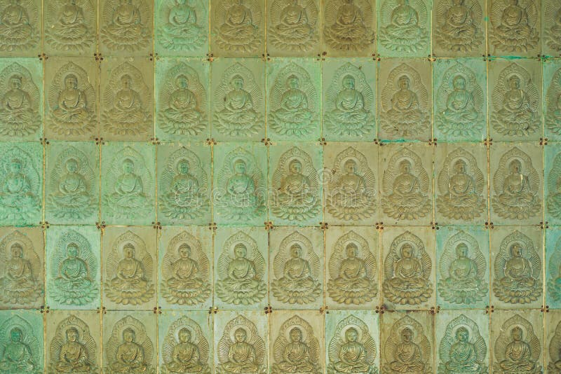 Стена в виске заполнена с buddhas Концепция буддизма вероисповедания Текстура, буддизм предпосылки стоковое фото rf Стена в виске заполнена с buddhas Концепция буддизма вероисповедания Текстура, буддизм предпосылки стоковое фото rf